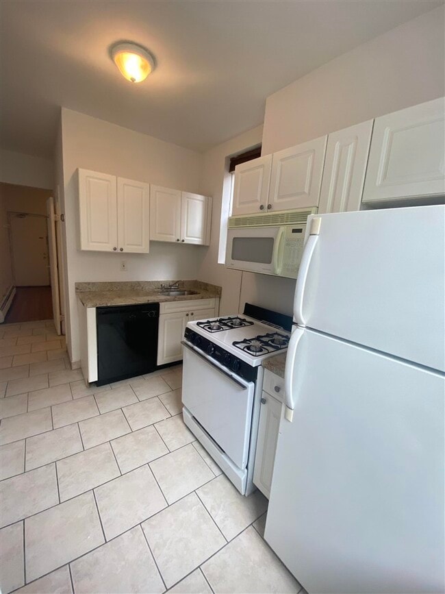 Building Photo - 112 14th St Unit 7