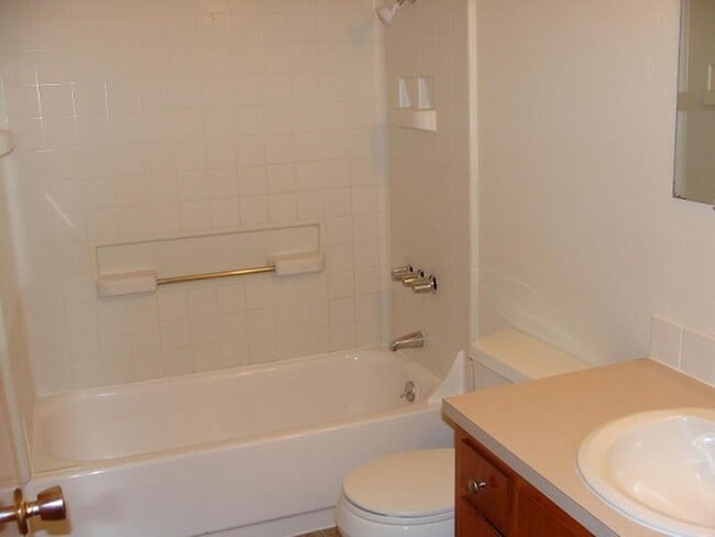 Photo - 1644 Oak St SE