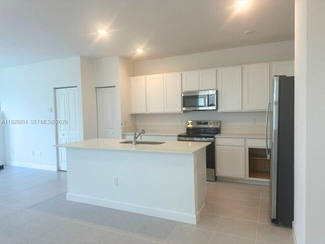 Photo - 393 SE Crossoak Ln