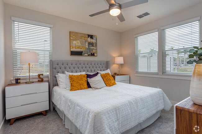 2BR, 2BA - 1024SF - Lumen Luxury Apartments