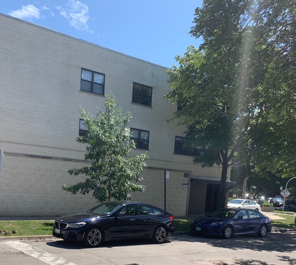 Photo - 5757 N Francisco Ave Unit 204