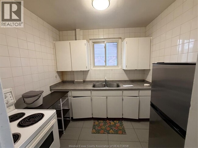 Photo - 2250 Howard Ave