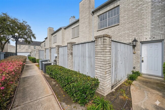 Building Photo - 338 Wilcrest Dr Unit 338