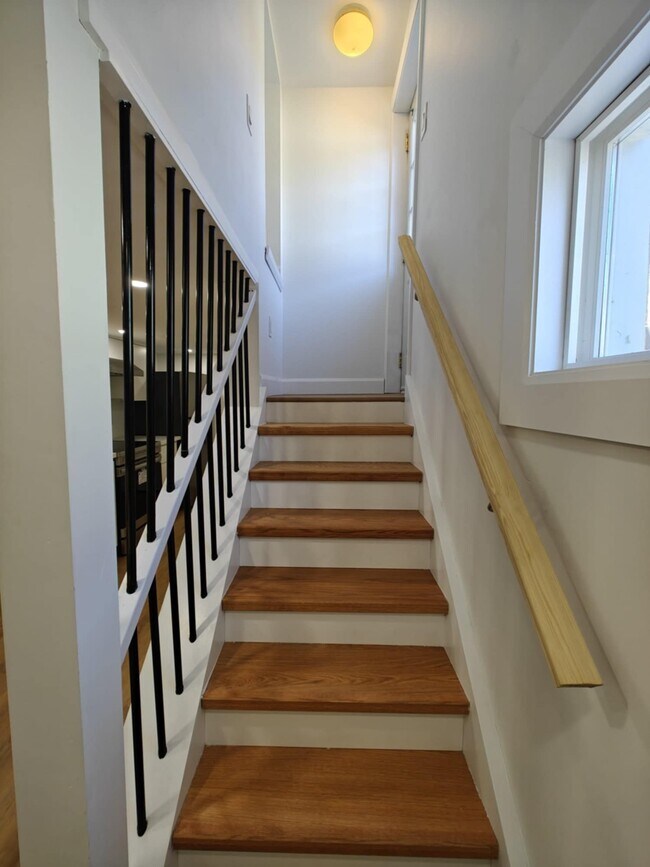 Photo - 156 Cedar St S