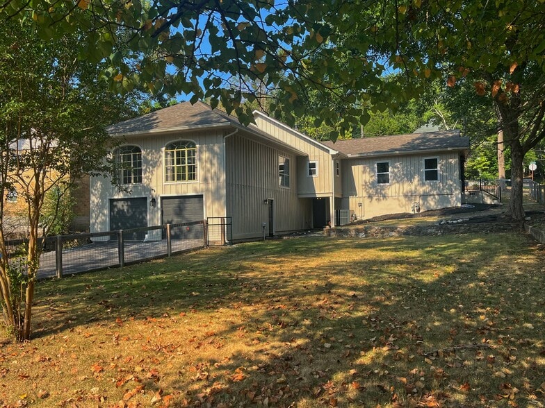 306 Ashland St