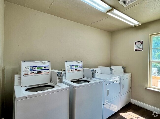 Building Photo - 410 Bryan St Unit 10 Rental