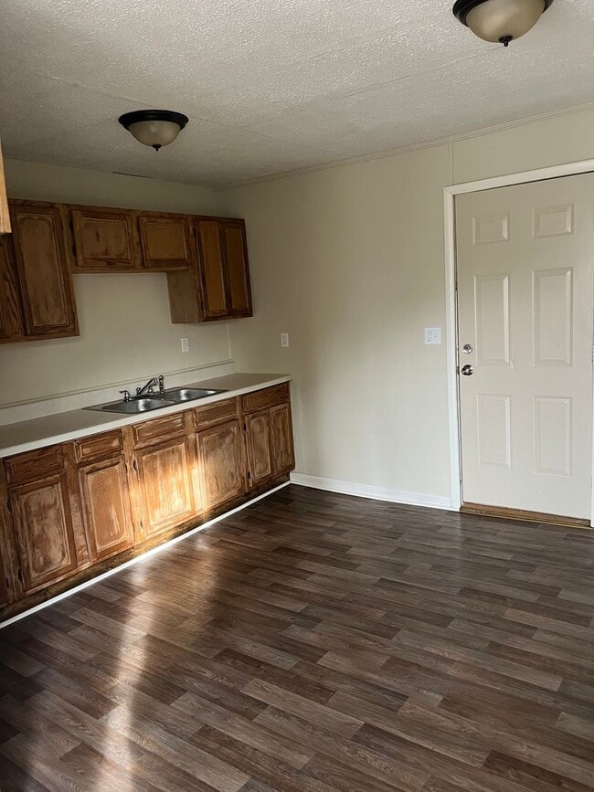 Building Photo - 33 Crestview St