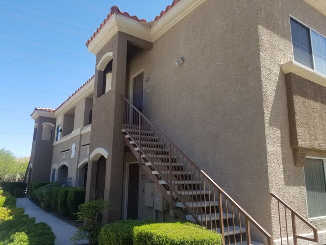 POOLSIDE 2 BEDROOM CONDO - SILVERADO RANCH! - POOLSIDE 2 BEDROOM CONDO - SILVERADO RANCH!