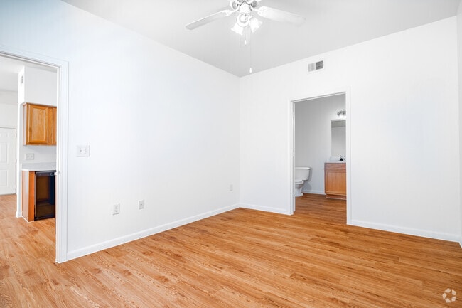 2BR, 2BA - 1079SF - Bedroom 1