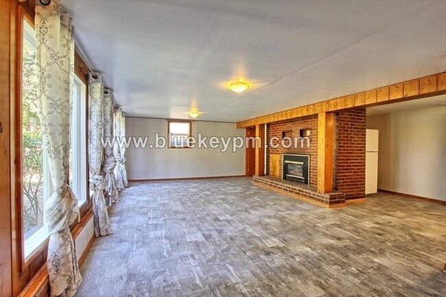 Spacious 3 Bed, 1 Bath Ground Floor Apartment in Markham