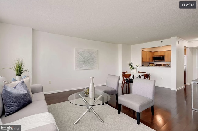 Photo - 10101 Grosvenor Plz Unit 714