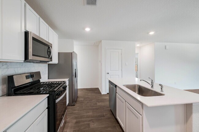 Photo - Redbird Ranch 4 Bedroom, 2 Bath, Free Inte...