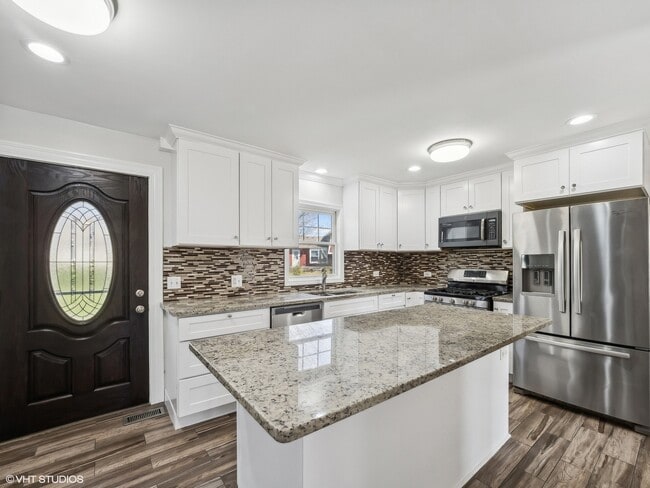 Photo - 407 Langley Ct