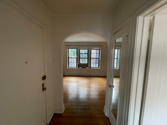 Photo - 1726 W Thome Ave Unidad 2