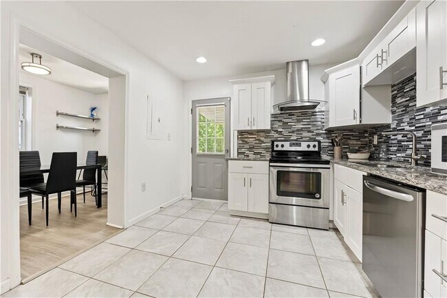 Photo - 1416 Graymont Dr SW