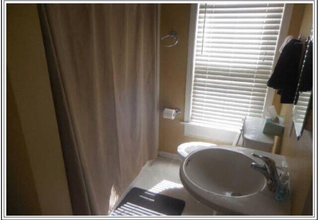 Photo - 121 N Prairie Ave