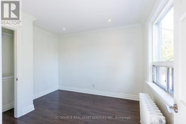 Photo - 253 Lakeshore Rd E