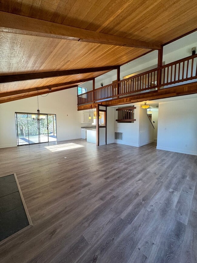 Photo - Lake of the pines GOLF COURSE charmer! New counters, new floor, new paint! Wonderful home!