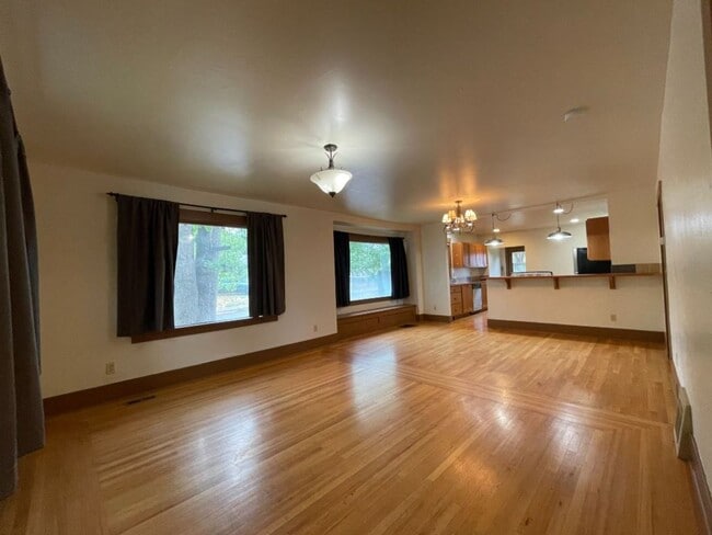 Photo - Close to GU Campus