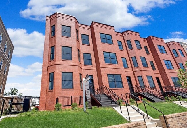 Building Photo - 1023 Spring Rd NW