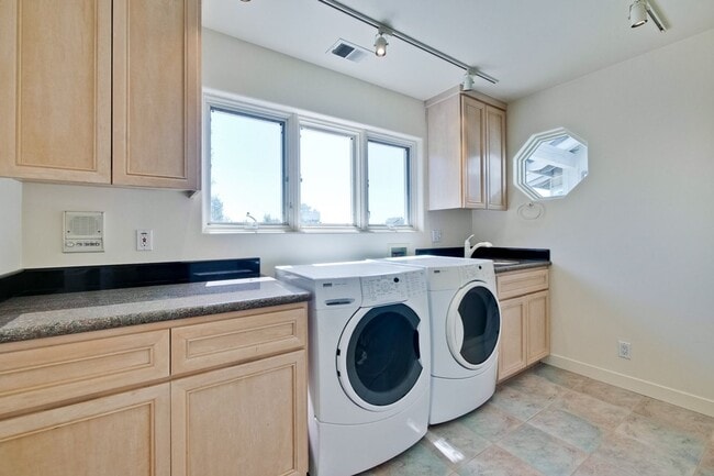 Photo - Large 3,767 sqft home on a 10,000 sqft lot- 2 bed located on 1st floor w/ separate entrance - Top...