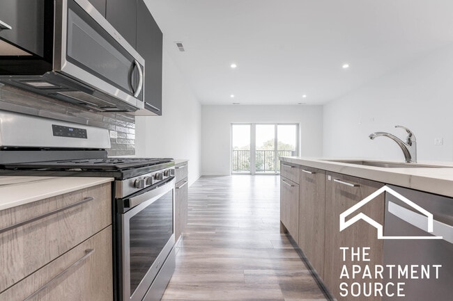 Photo - 2533 W Fullerton Ave