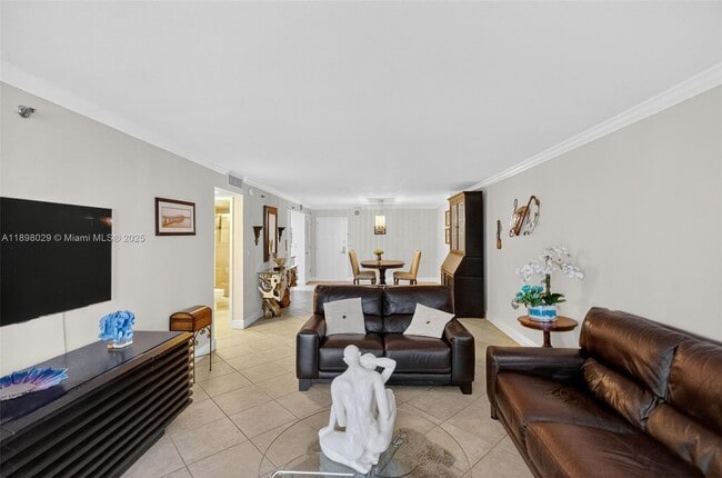 Photo - 2401 Collins Ave Unidad 1005