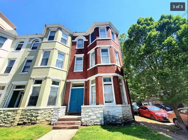 Building Photo - 402 W Grace St