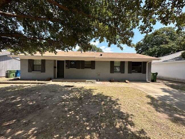 Photo - 220 S Shore Pl