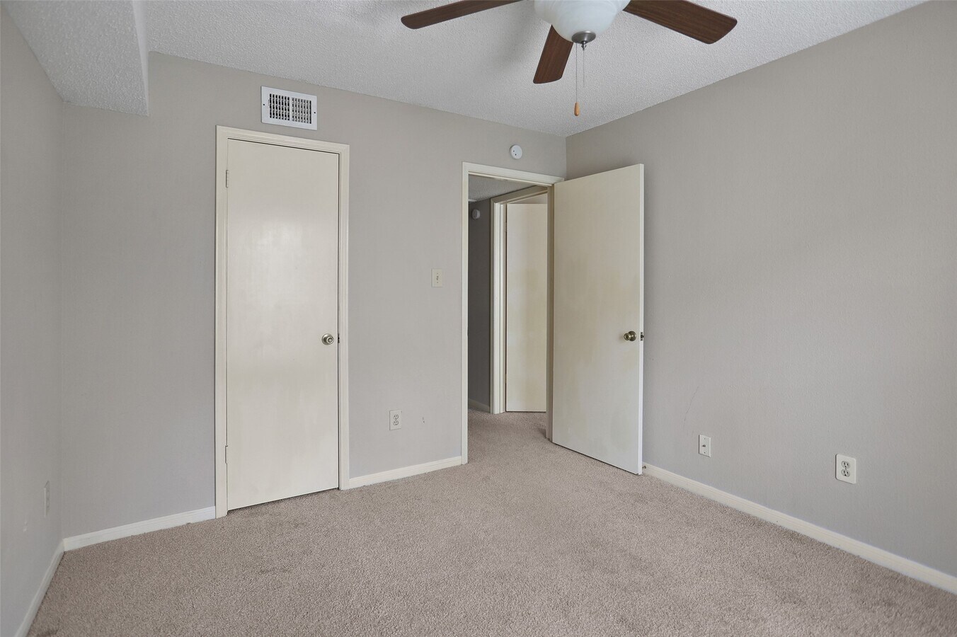Photo - 2121 Hepburn St Unit 613