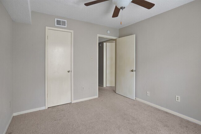 Photo - 2121 Hepburn St Unit 613
