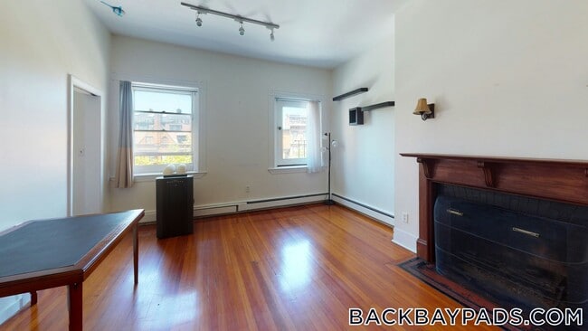 Building Photo - 591 Beacon St