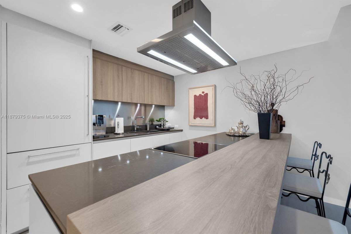 Photo - 1000 Brickell Ave