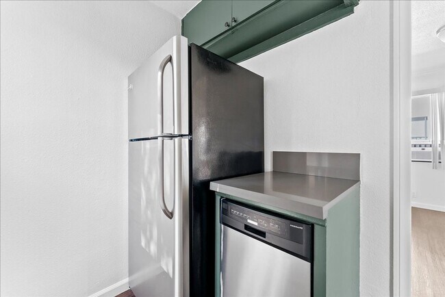 Photo - 150 N Indiana St