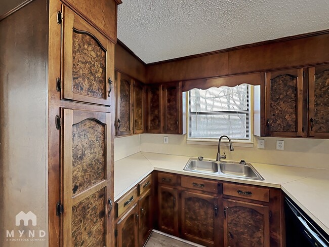 Photo - 9925 Miller Ave