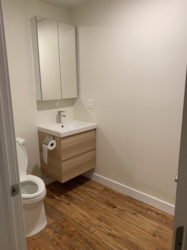 35 Woodside Pl Unit Second floor