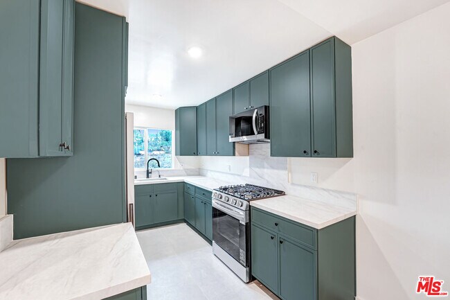 16185 Sunset Blvd Unit 9