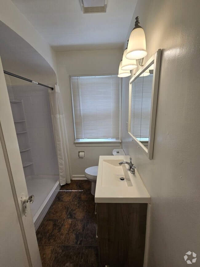Building Photo - Pet Friendly 2 Bed House with a Fenced Yard