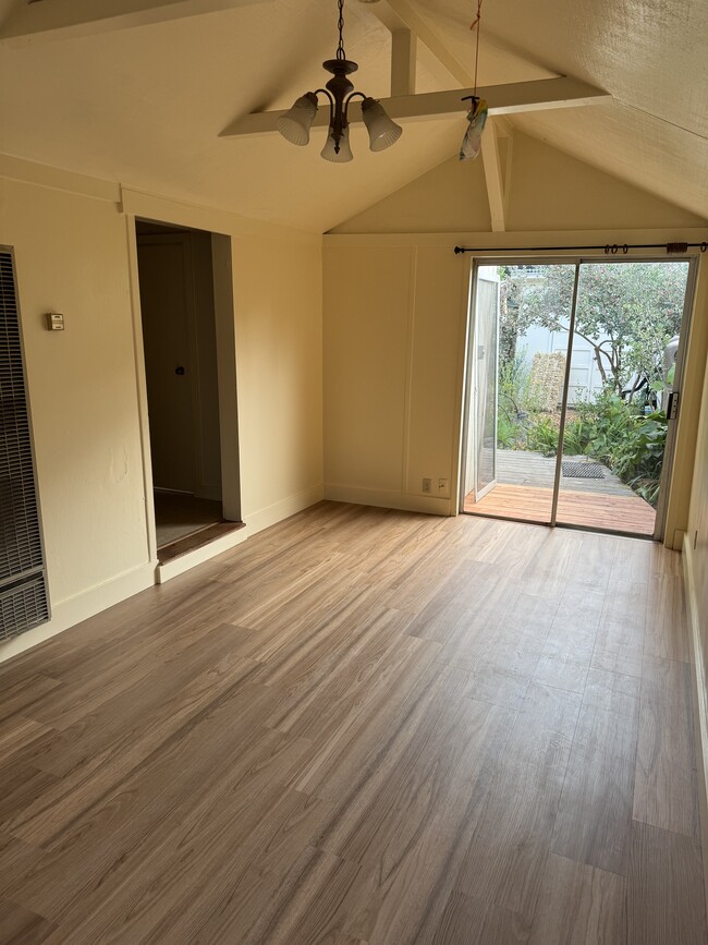 Photo - 421 8th St Unidad Rustic Cottage