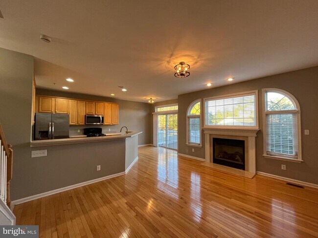 Photo - 895 Chatfield Rd