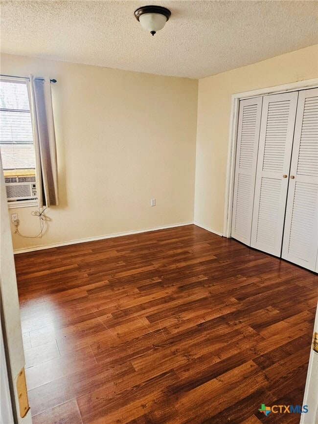 Photo - 104 Plains St