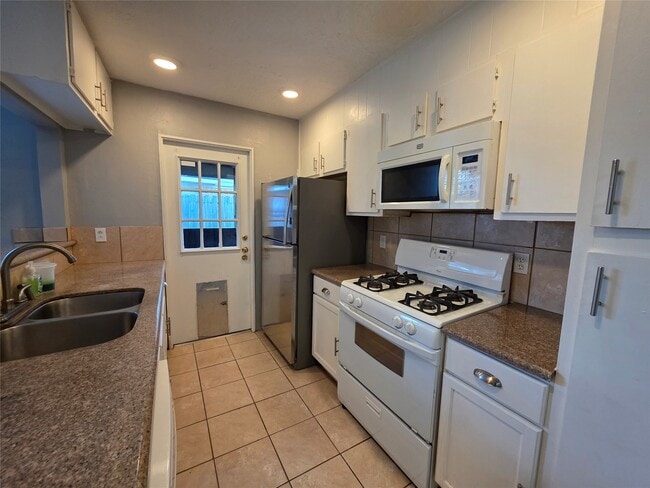 Building Photo - 1015 Western Hills Dr Rental