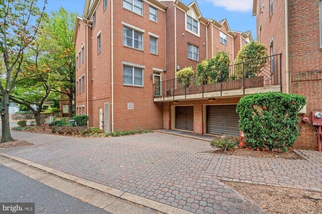 Photo - 2622 Clarendon Blvd