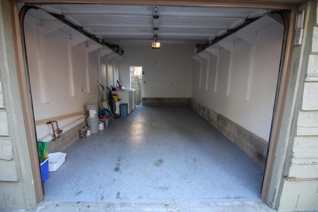 Photo - 717 Portsmouth Ct