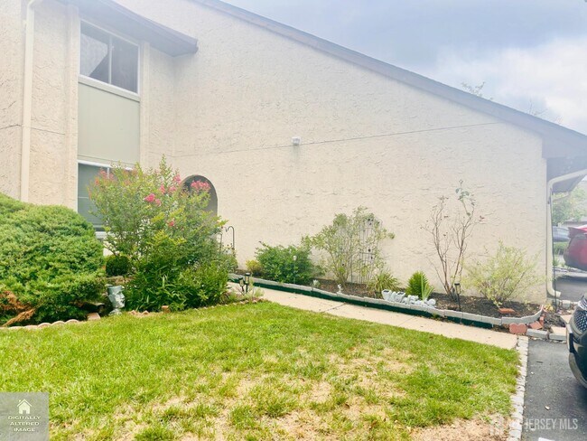 Photo - 163 Thoreau Dr