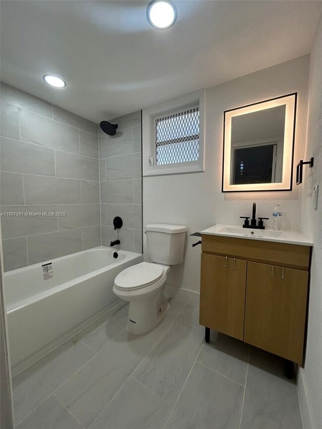 Building Photo - 1035 N Andrews Ave Unit 1-6