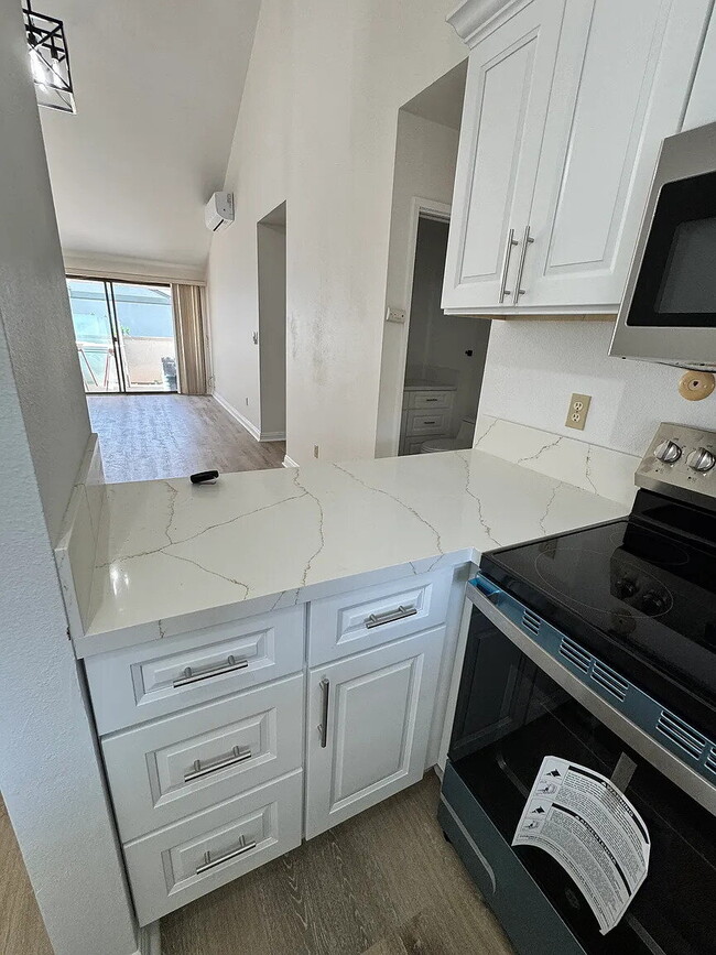 Photo - "Charming 1-Bedroom Retreat in Naperville - Perfect for Comfortable Living!"