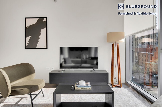 Photo - 8 E Huron St Unidad FL5-ID660