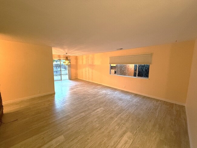 Photo - 998 Jenooke Ln