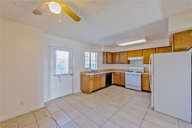Photo - 7030 Burcot Ave Unidad K113